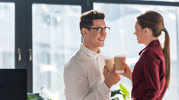 Flirt am Arbeitsplatz erkennen